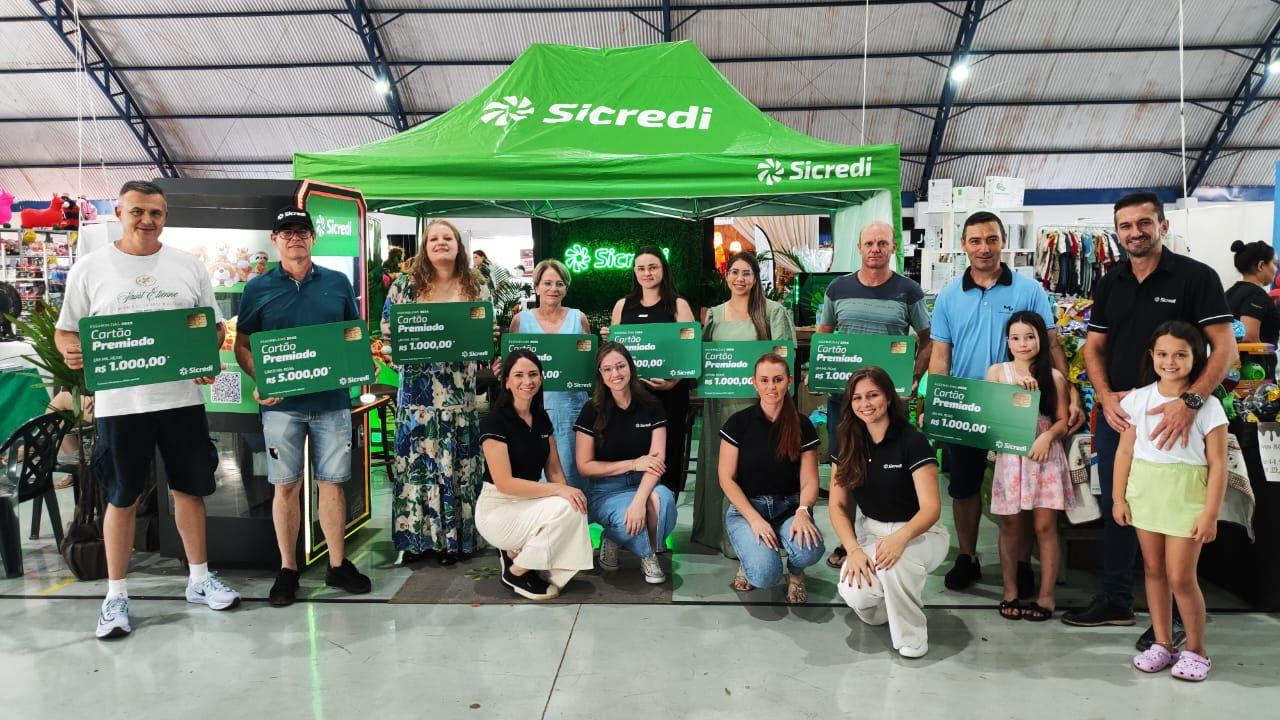Sicredi realiza entrega simbólica de premiações a associados durante a Feira do Empreendedor – Liquida São Jorge