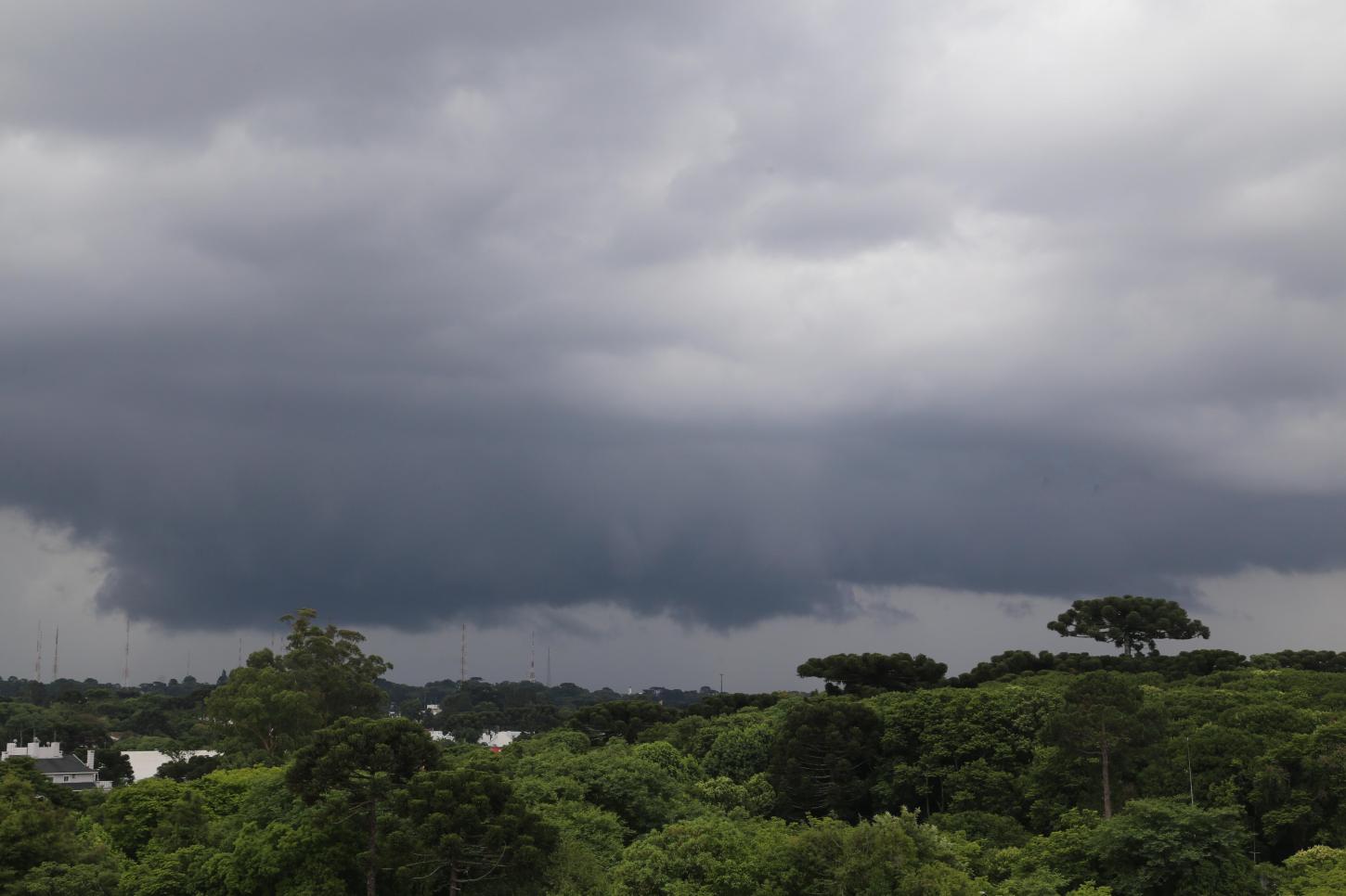Abril registra chuva e temperaturas acima da média na maior parte do Paraná