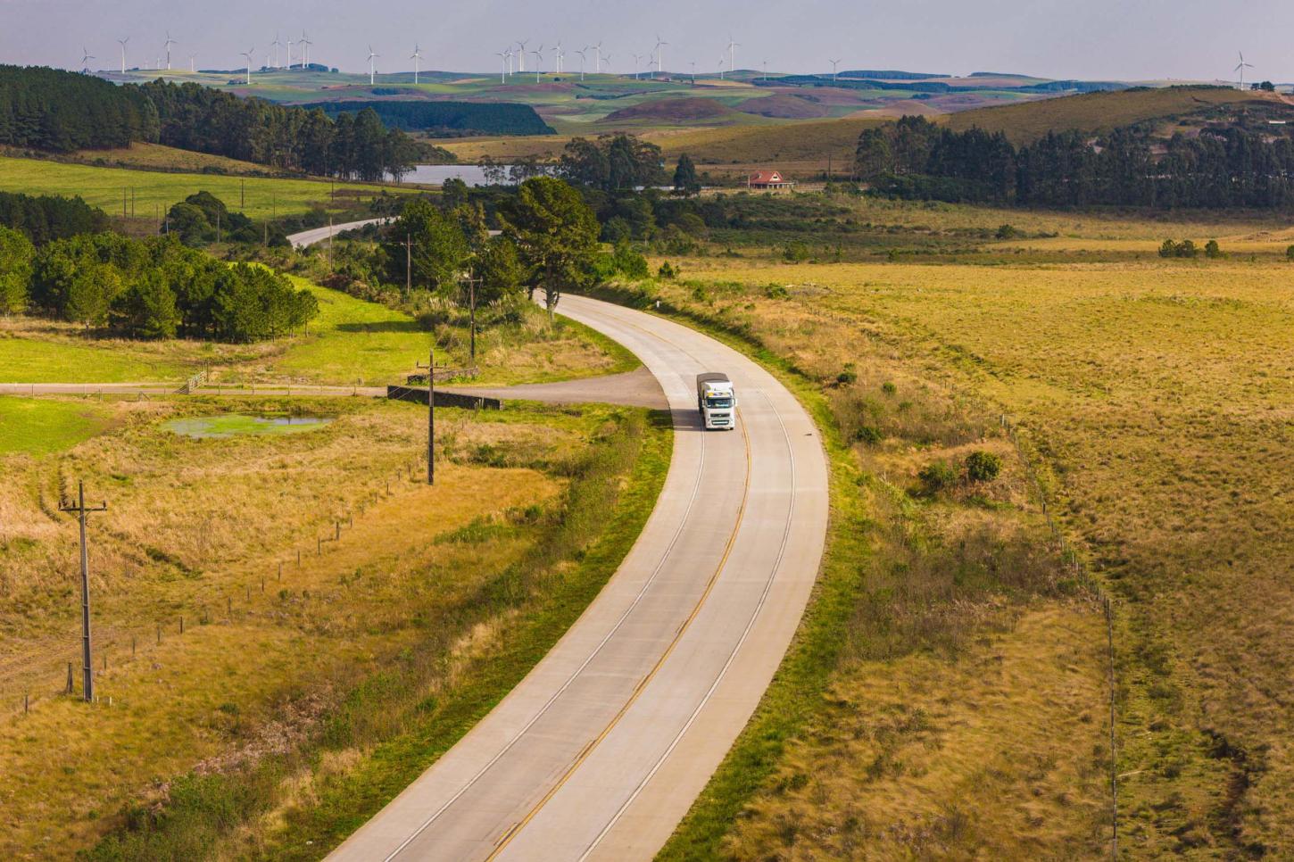 Pista de concreto: estudo aponta Paraná como referência nacional na contratação de obras