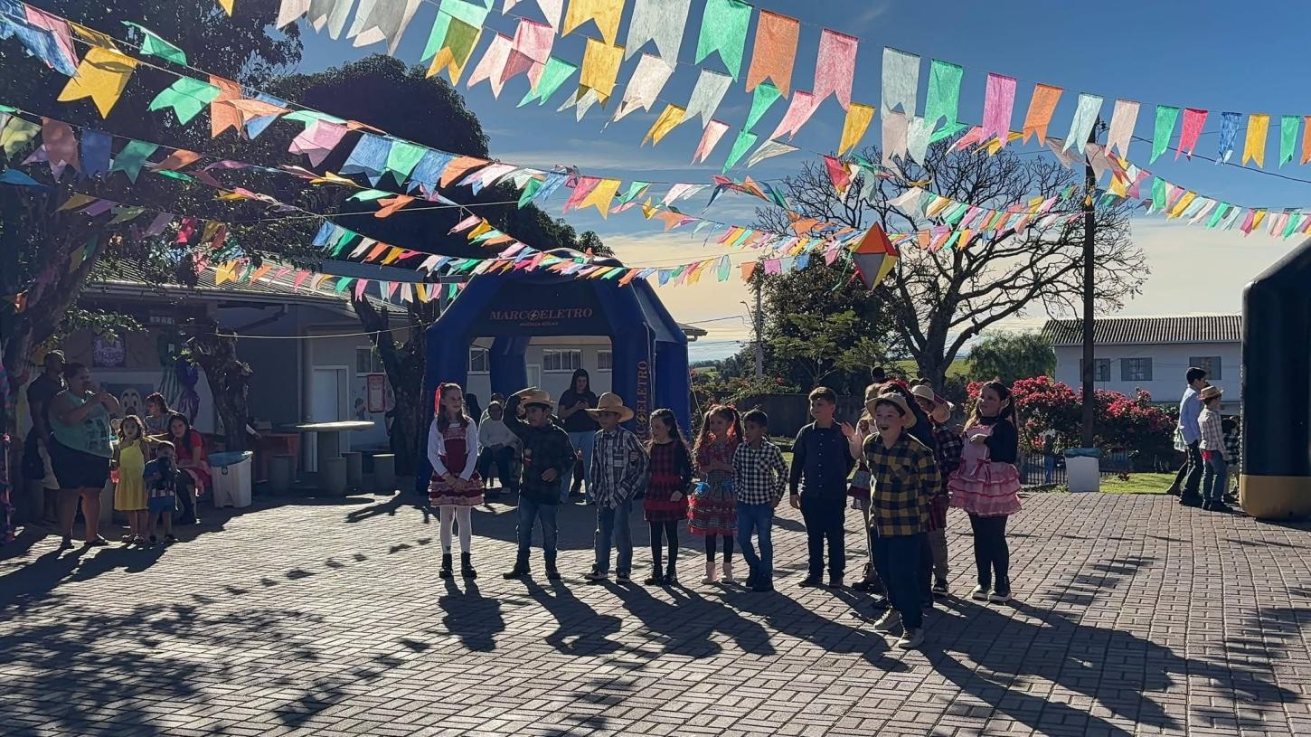 Festa Junina da Escola Professor Jorge Guimarães reúne comunidade e celebra tradição em São Jorge D'Oeste