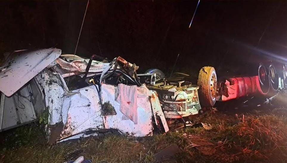 Grave acidente envolvendo caminhões na 277 com vítima fatal