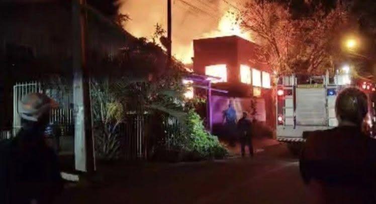 Incêndio destrói residência no Bairro Jardim da Colina em Dois Vizinhos