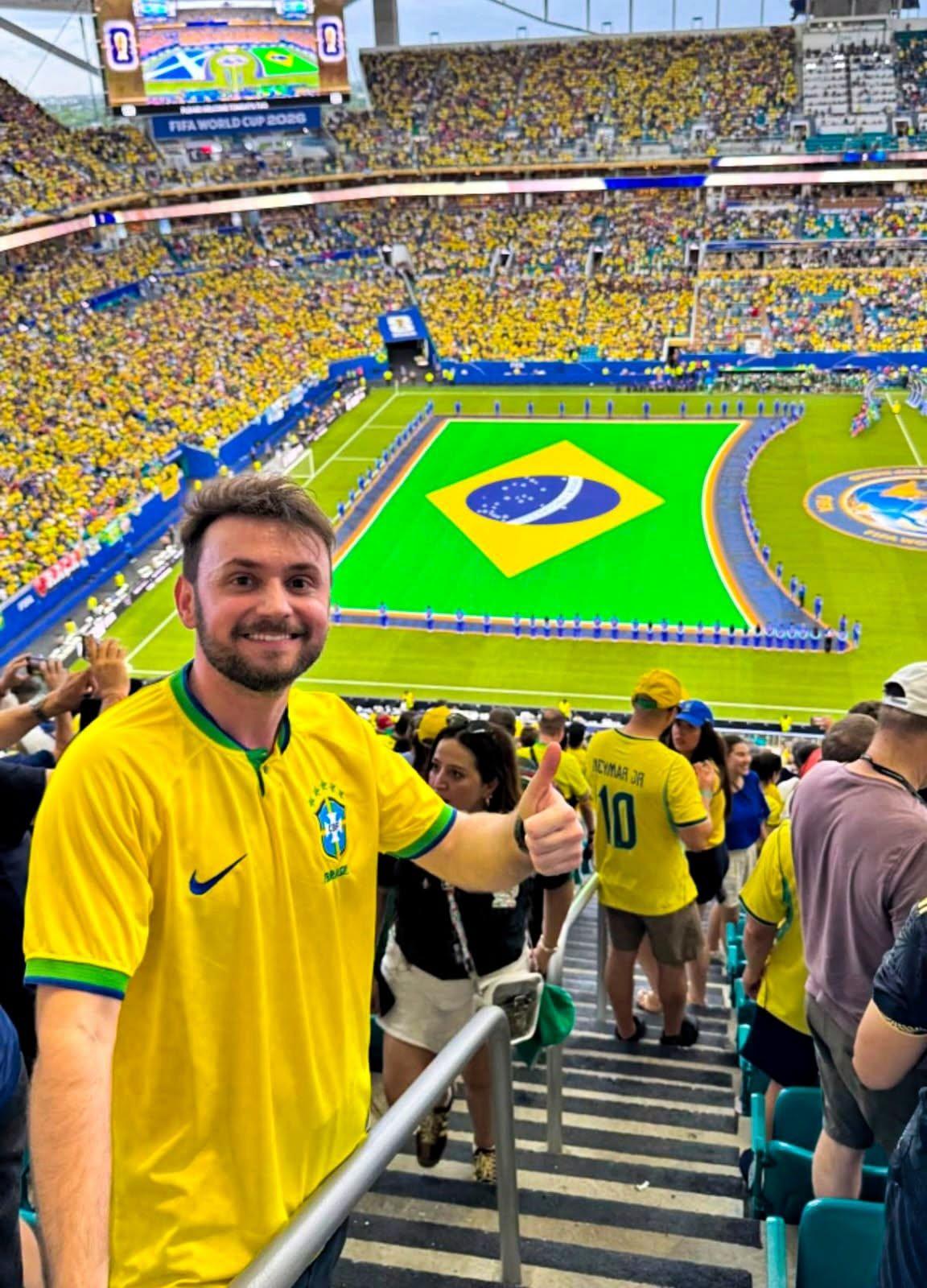 Sanjorgense realiza sonho de acompanhar vitória do Brasil sobre a Escócia na Copa do Mundo em Miami