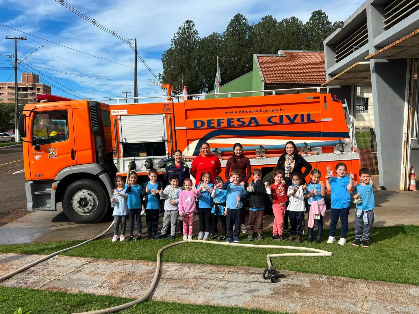 Alunos do Infantil 5 visitam a Defesa Civil de São Jorge D'Oeste e aprendem sobre prevenção e segurança