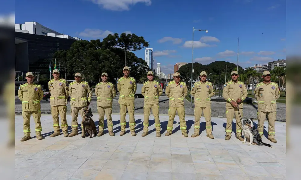 Bombeiros do Paraná são homenageados após missão de resgate na Venezuela