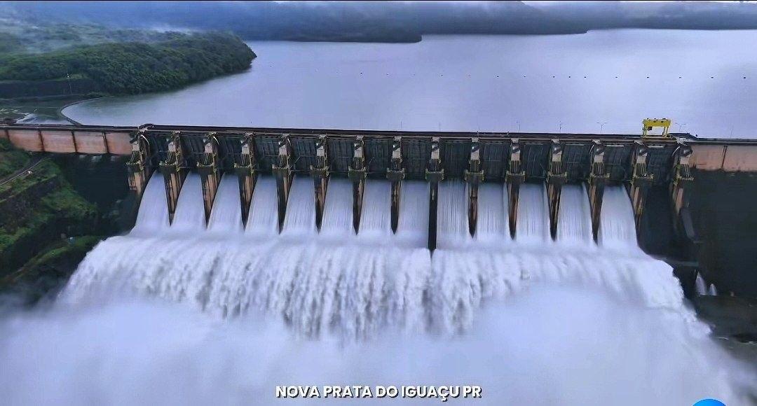 Comportas da Usina Salto Caxias seguem abertas após fortes chuvas no Paraná