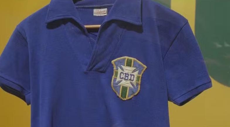 Relíquia do Rei: Camisa usada por Pelé na final da Copa de 1958 é vendida por R$ 25 milhões