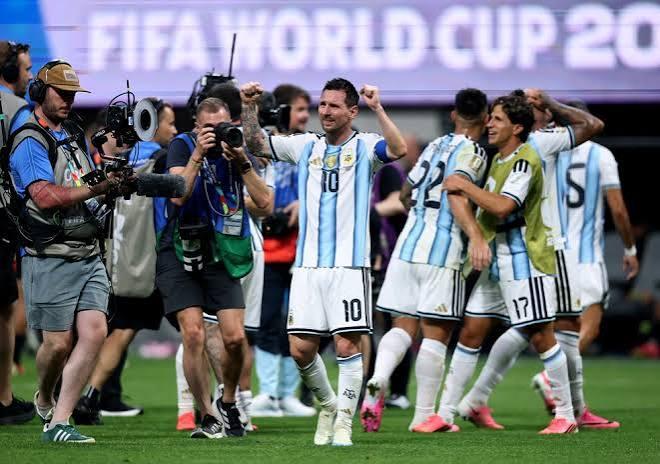 Sábado de Copa do Mundo tem duelo de artilheiros e Messi em campo