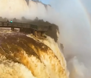 Vídeo registra Cataratas do Iguaçu com vazão de 7 milhões de litros de água por segundo