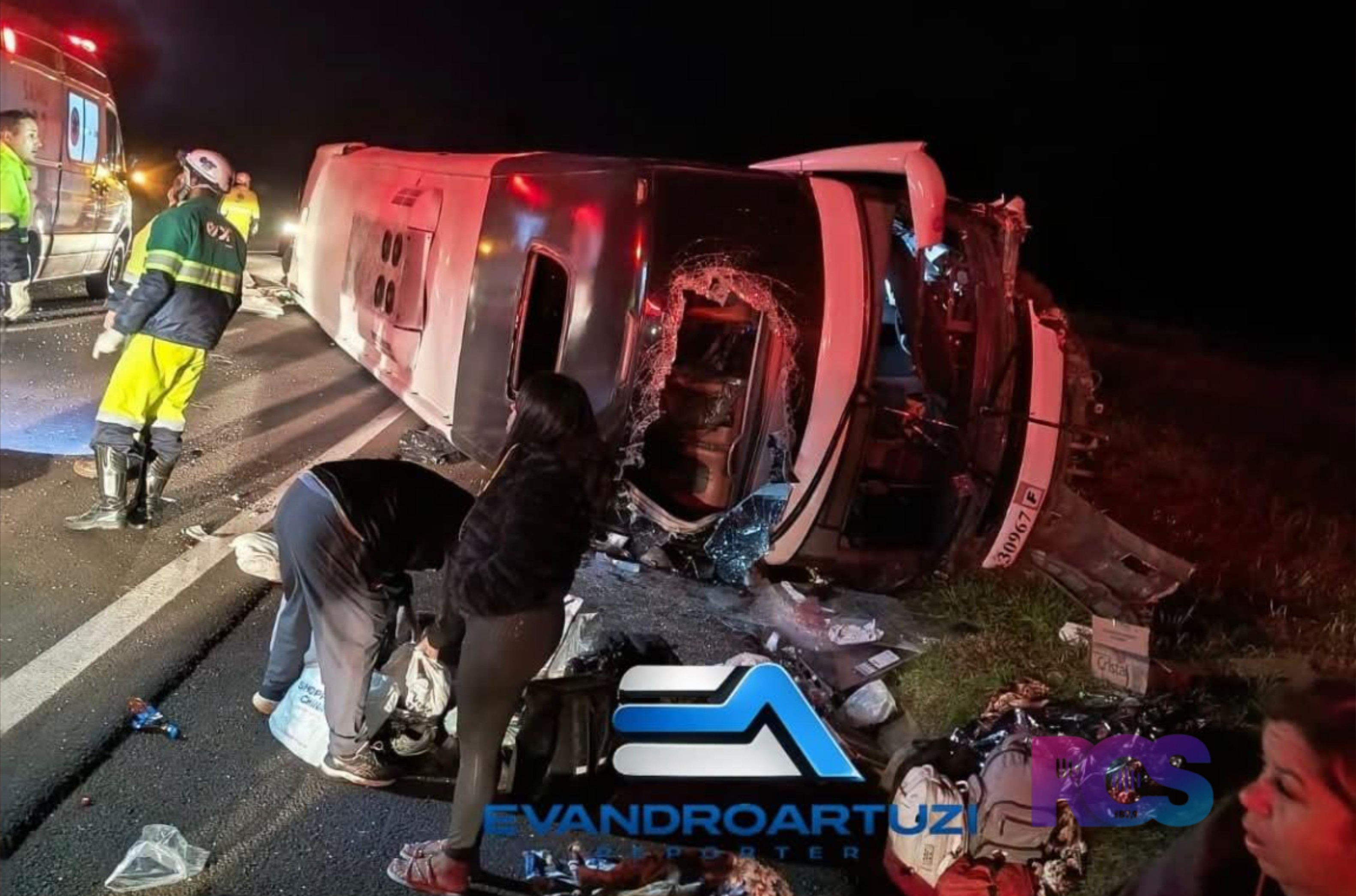 ACIDENTE ENTRE CARRO E ÔNIBUS DE TURISMO DEIXA UM MORTO E VÁRIOS FERIDOS NA BR-277, EM CANDÓI