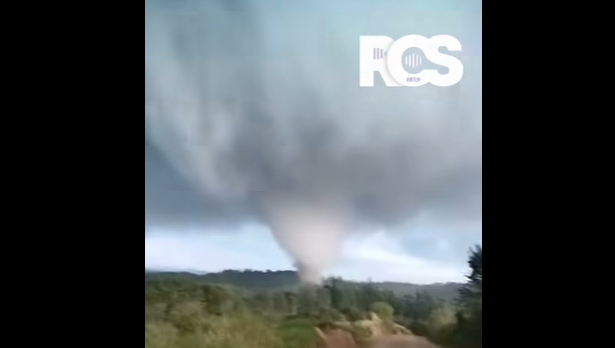 Tornado impressiona moradores de Piraí do Sul; agricultor registra momento do fenômeno