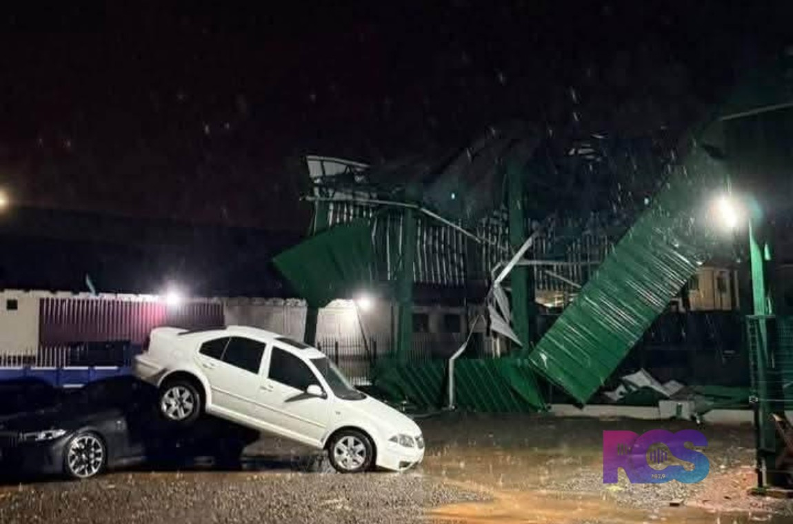 FRANCISCO BELTRÃO É ATINGIDO POR FORTE TEMPORAL