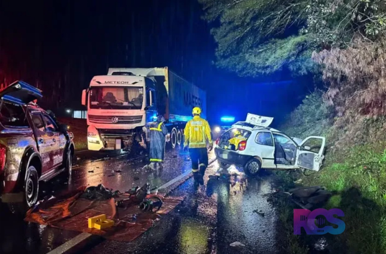 TRÊS PESSOAS, ENTRE ELAS UMA CRIANÇA DE 6 ANOS, MORREM EM ACIDENTE NA BR-470