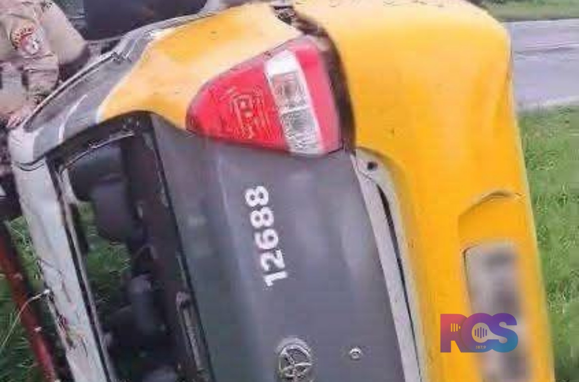 Viatura da Polícia Militar sai da pista na PR-180 entre Francisco Beltrão e Dois Vizinhos