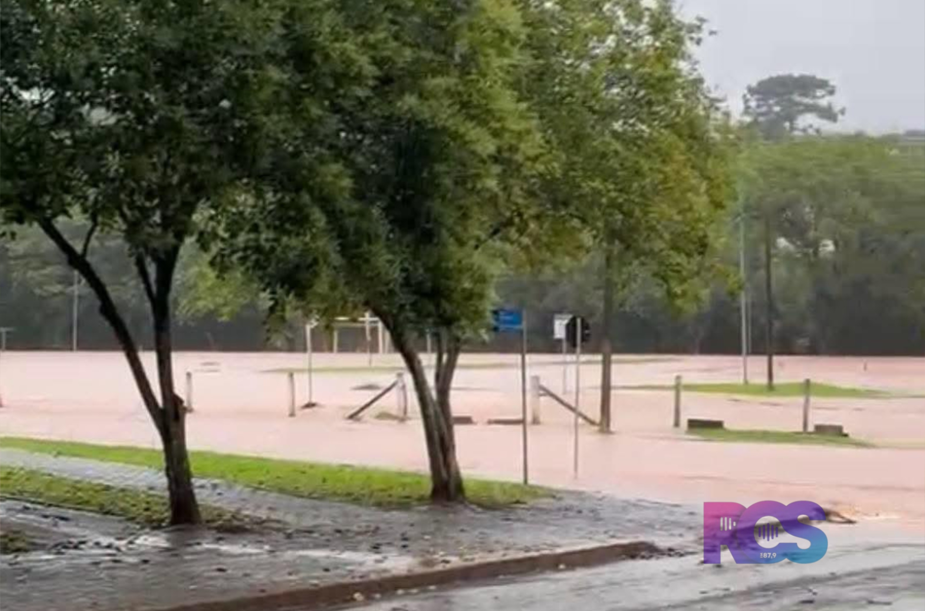 CHUVA FORTE FAZ RIOS TRANSBORDAREM E ACENDE ALERTA EM FRANCISCO BELTRÃO