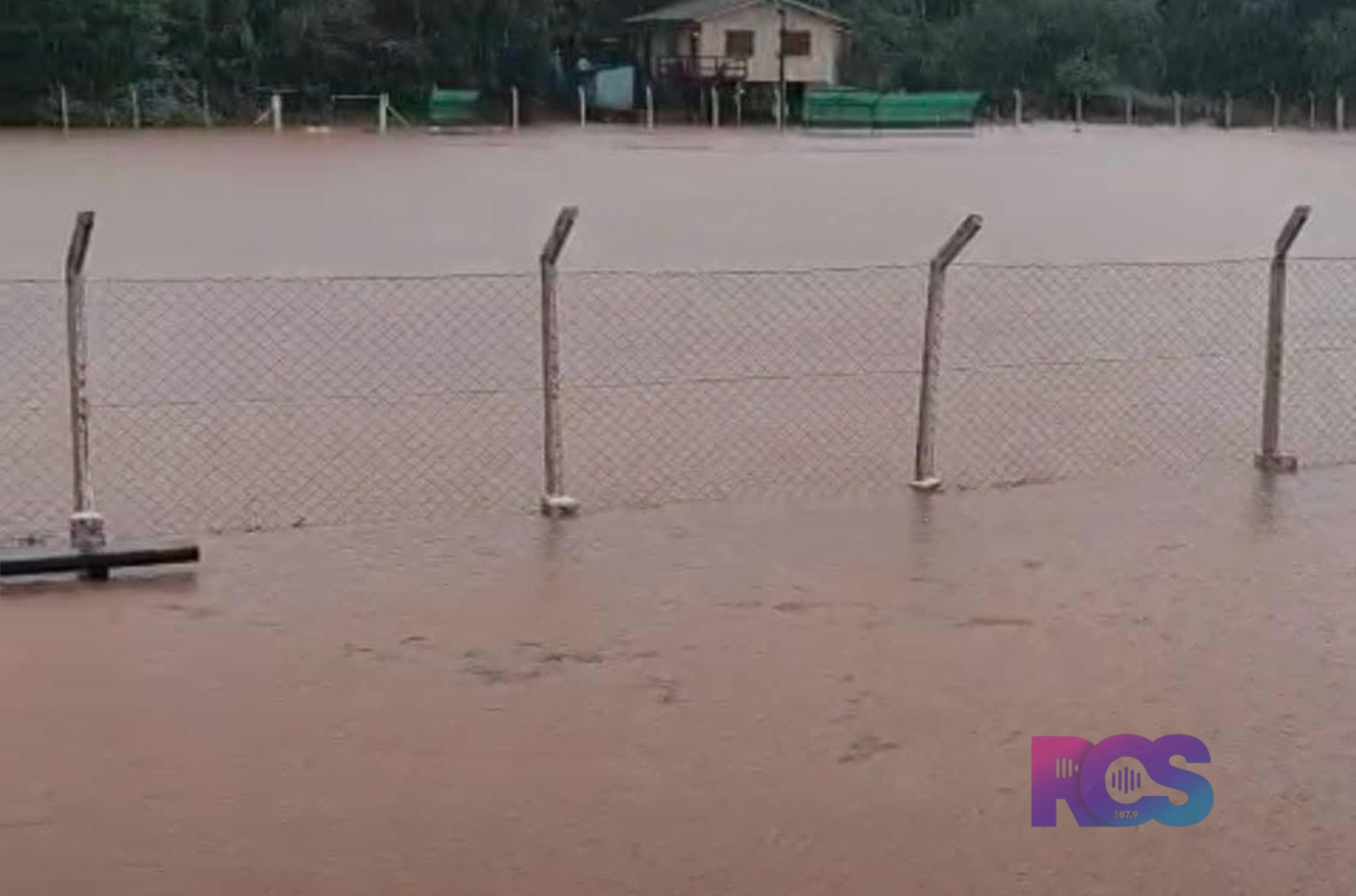 FORTES CHUVAS PROVOCAM ALAGAMENTO NO CAMPO 13 DE MAIO, EM VERÊ