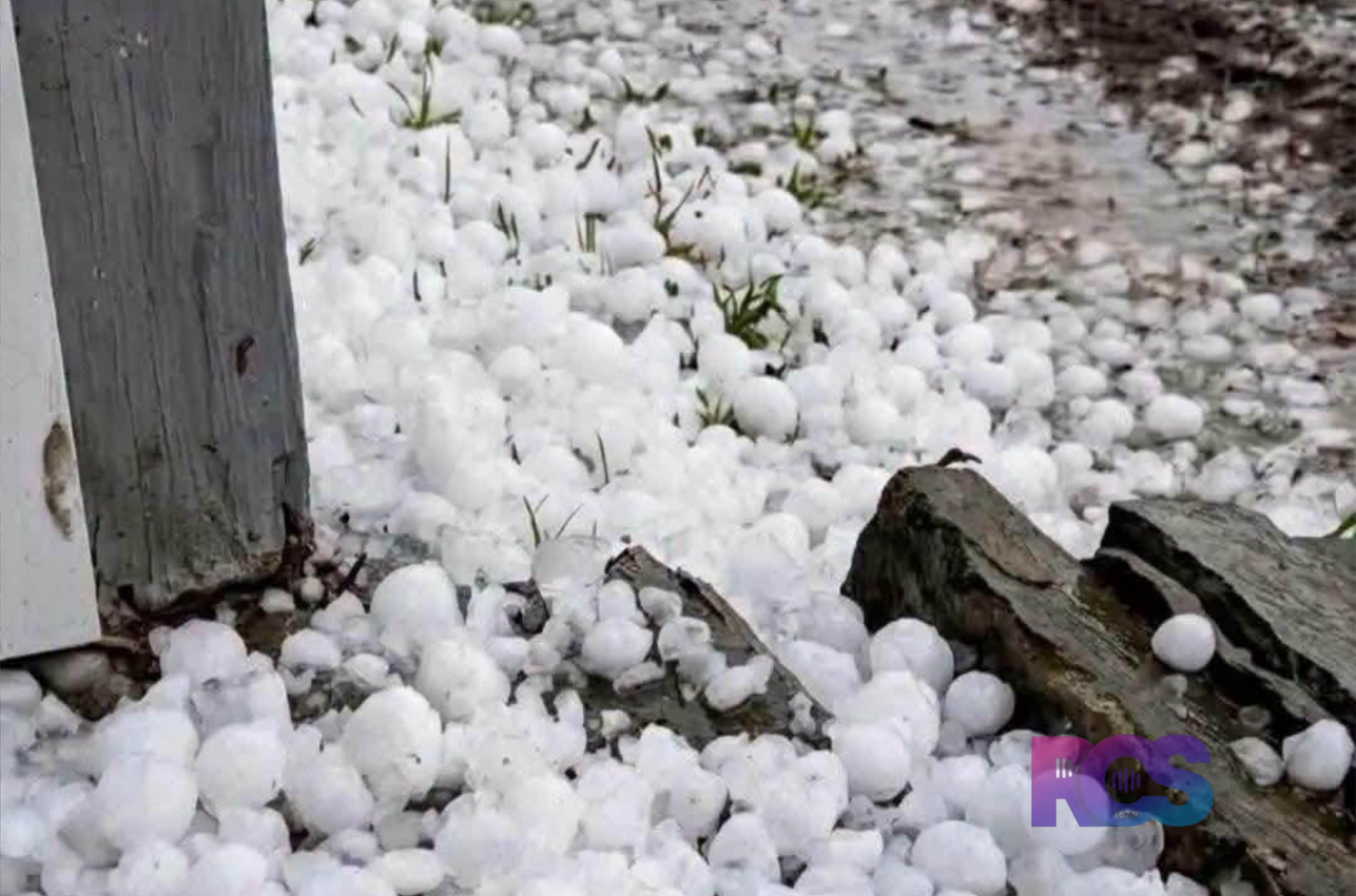 GRANIZO CAI SEM CHUVA NO INÍCIO E SURPREENDE MORADORES NO OESTE DO PARANÁ
