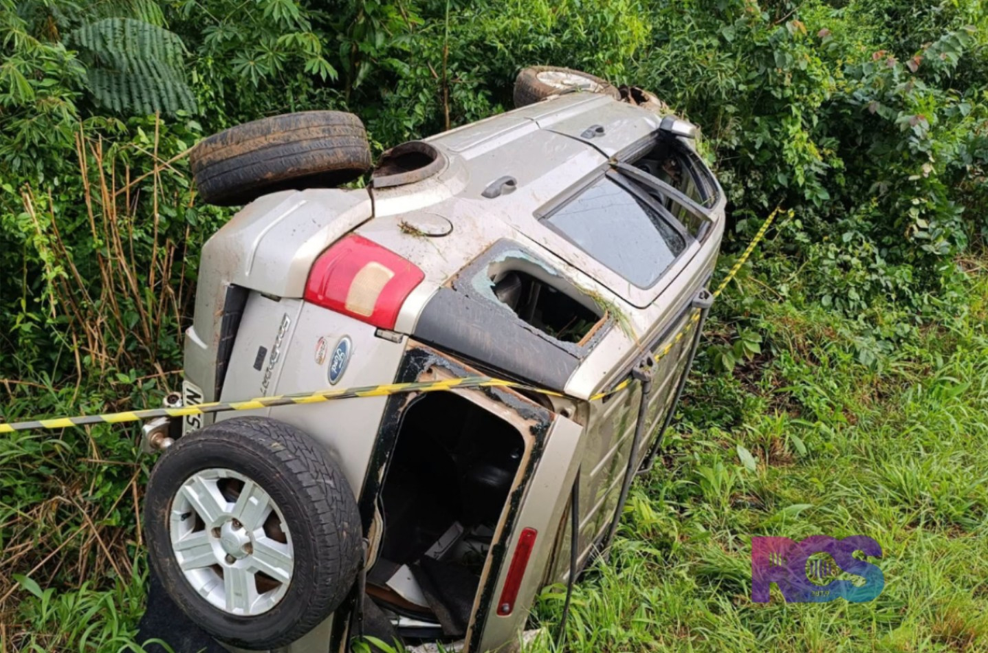 Homem morre após ser ejetado de carro em capotamento na PR-158, próximo à Saudade do Iguaçu
